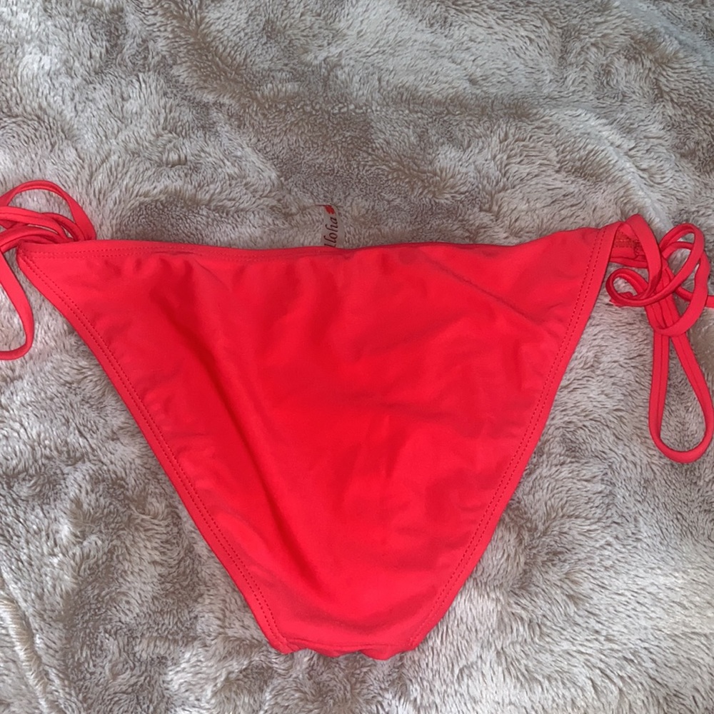 Red string bikini bottom - Picture 2 of 3